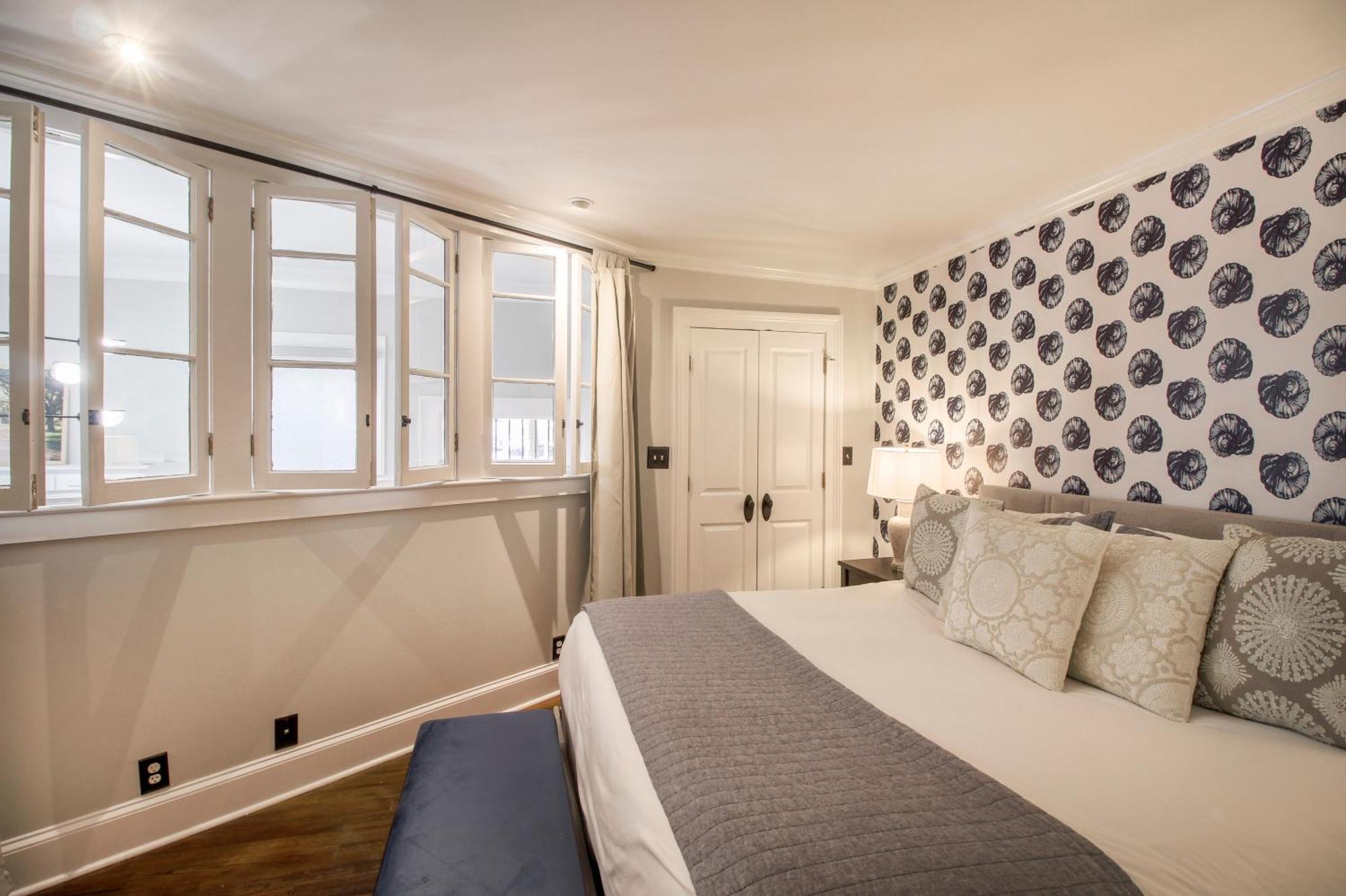 Walk To It All In Downtown, Double King Beds Savannah Exteriör bild