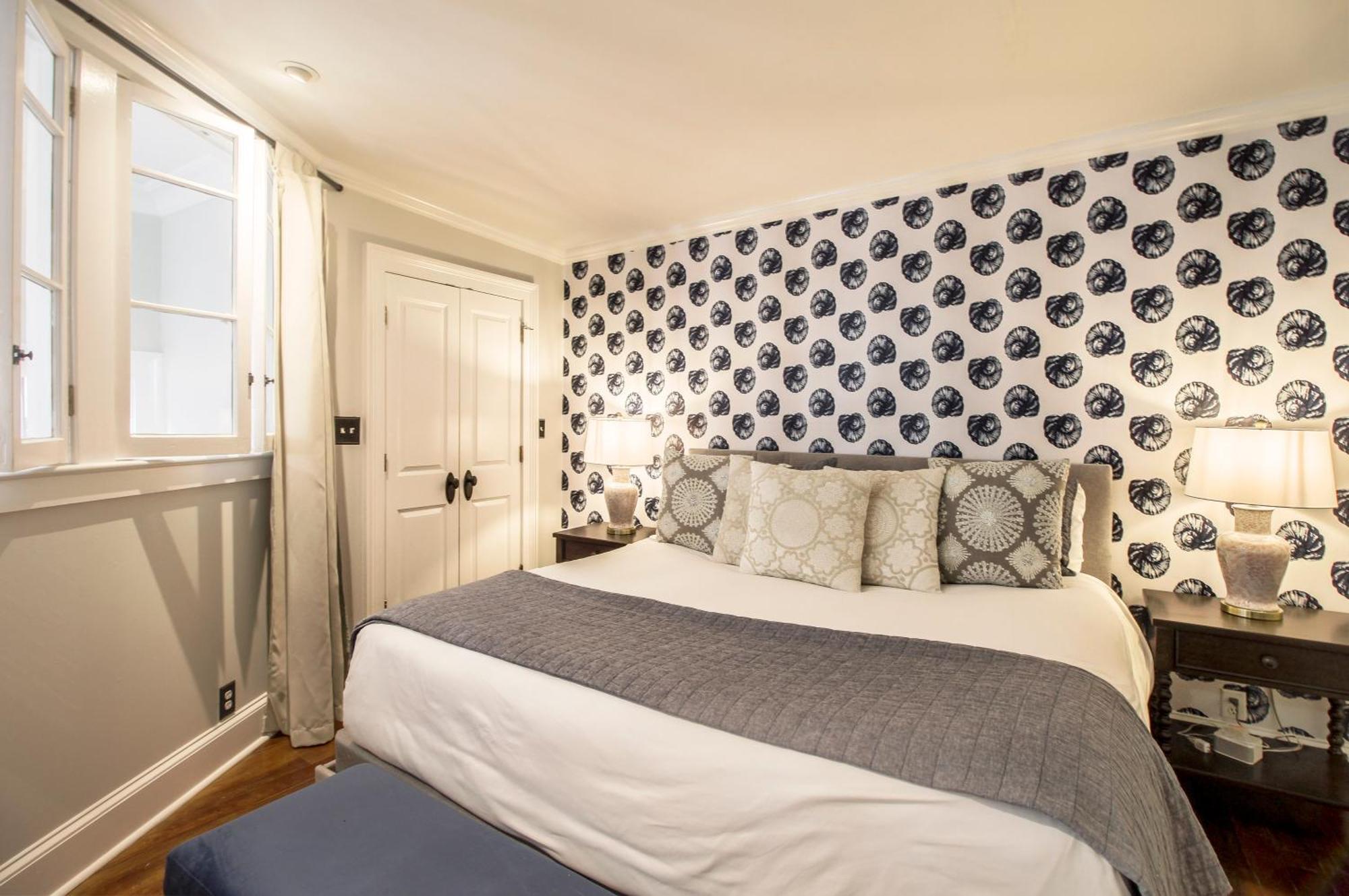 Walk To It All In Downtown, Double King Beds Savannah Exteriör bild