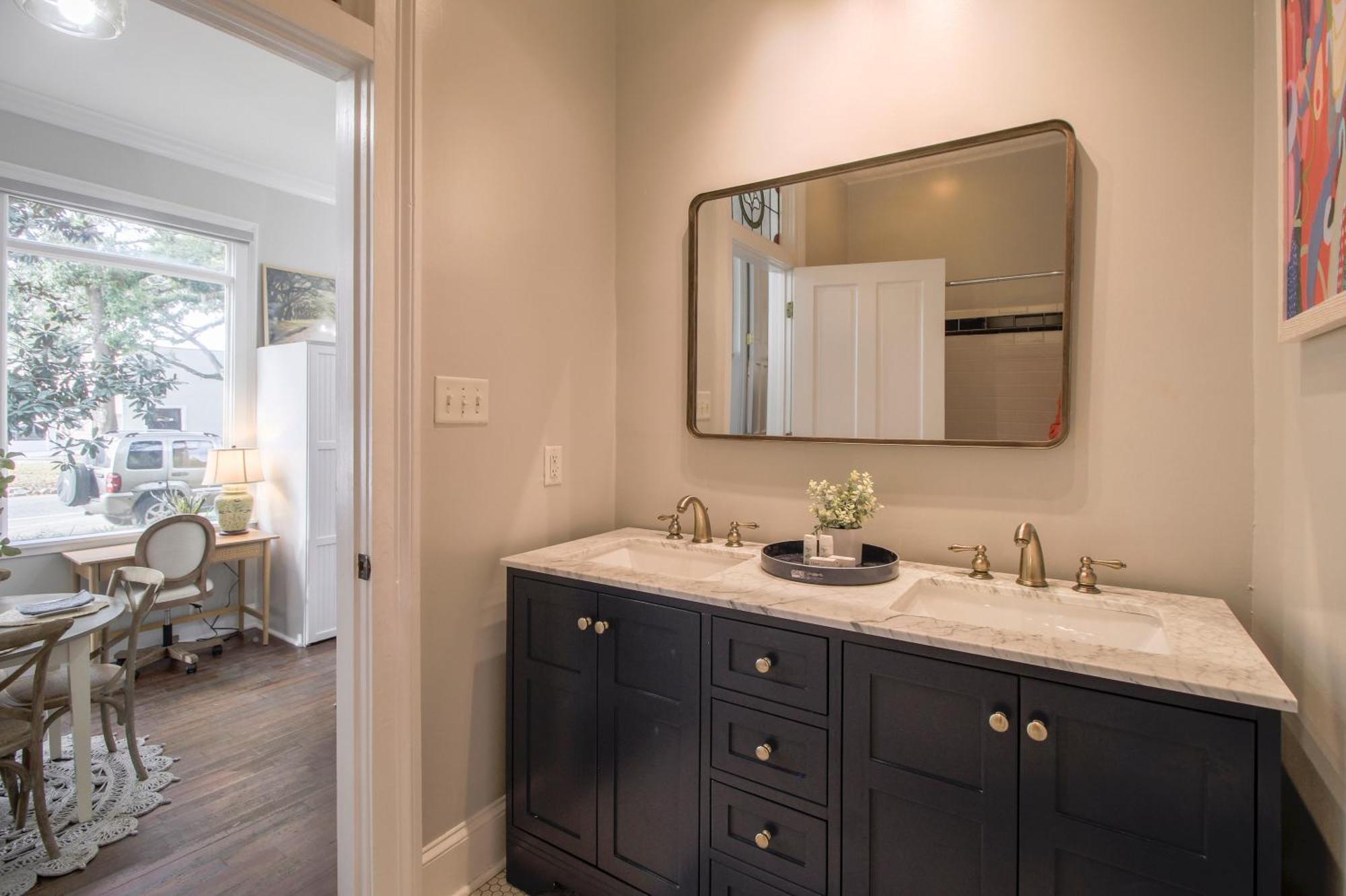 Walk To It All In Downtown, Double King Beds Savannah Exteriör bild