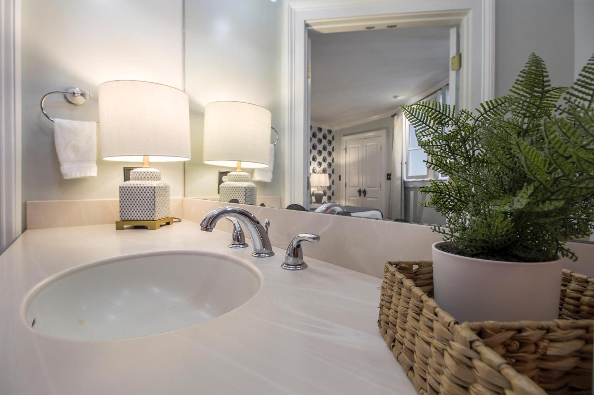 Walk To It All In Downtown, Double King Beds Savannah Exteriör bild