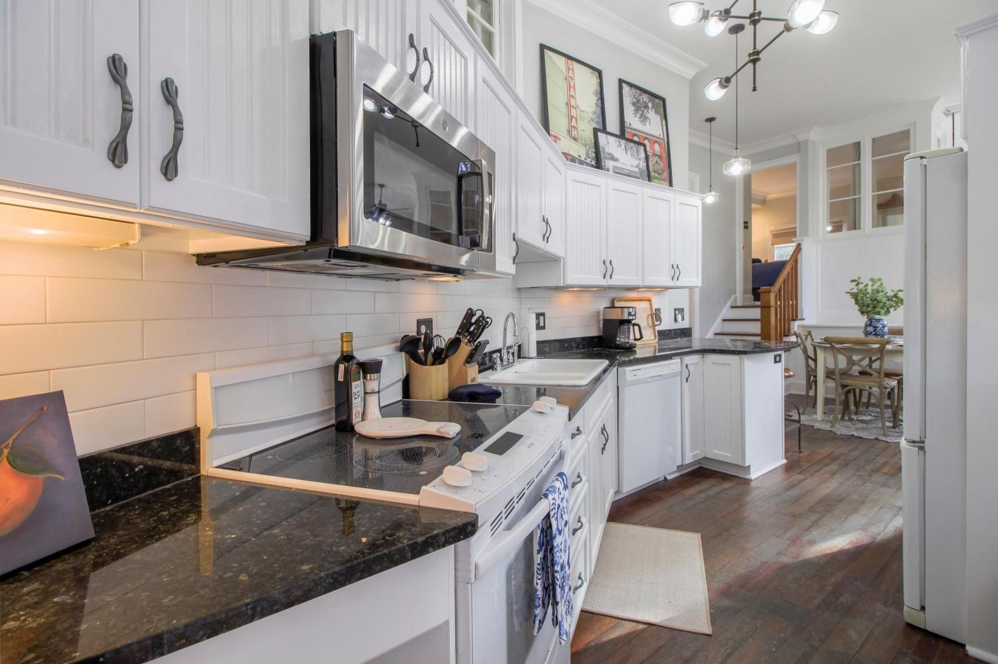 Walk To It All In Downtown, Double King Beds Savannah Exteriör bild